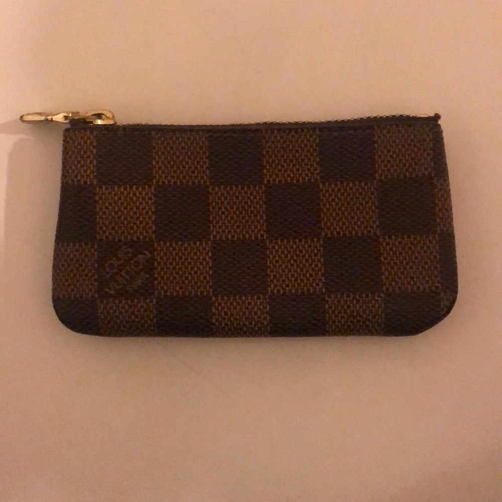 Louis Vuitton change purse- authentic !